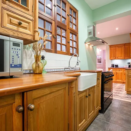 Sumptuous 2 Bedrooms Townhouse With Large Roof Terrace, Hot Tub & Sea View Gostj-2 Semesterbostad St. Julian's