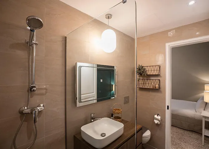 Tatil Evi Sumptuous 2 Bedrooms Townhouse With Large Roof Terrace, Hot Tub & Sea View Gostj-2 Saint Julian's