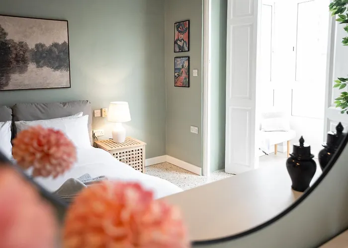 Tatil Evi Sumptuous 2 Bedrooms Townhouse With Large Roof Terrace, Hot Tub & Sea View Gostj-2 Saint Julian's