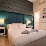Sumptuous 2 Bedrooms Townhouse With Large Roof Terrace, Hot Tub & Sea View Gostj-2
