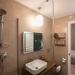 Ferienhaus Sumptuous 2 Bedrooms Townhouse With Large Roof Terrace, Hot Tub & Sea View Gostj-2 San Ġiljan