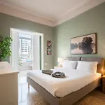 Ferienhaus Sumptuous 2 Bedrooms Townhouse With Large Roof Terrace, Hot Tub & Sea View Gostj-2 *