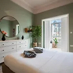 Sumptuous 2 Bedrooms Townhouse With Large Roof Terrace, Hot Tub & Sea View Gostj-2 Ferienhaus *
