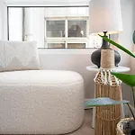 Sumptuous 2 Bedrooms Townhouse With Large Roof Terrace, Hot Tub & Sea View Gostj-2 펜션 *