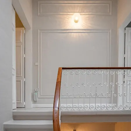 Sumptuous 2 Bedrooms Townhouse With Large Roof Terrace, Hot Tub & Sea View Gostj-2 *