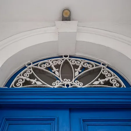 Дом отдыха Sumptuous 2 Bedrooms Townhouse With Large Roof Terrace, Hot Tub & Sea View Gostj-2 *
