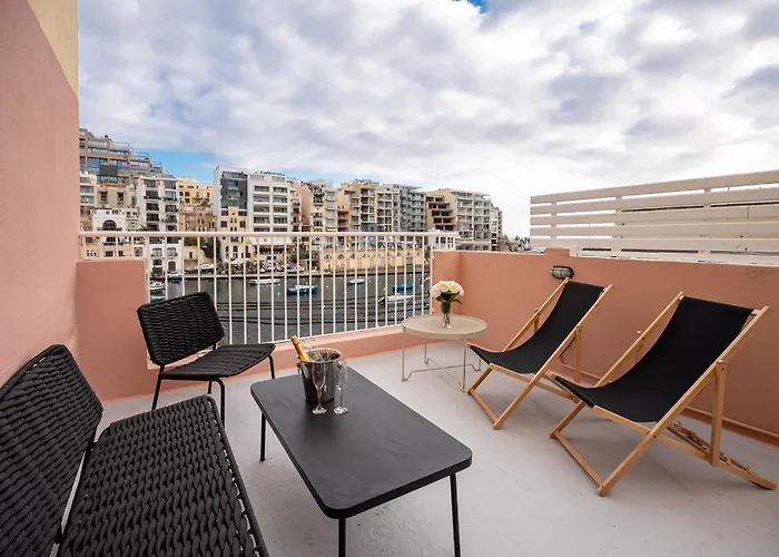 Sumptuous 2 Bedrooms Townhouse With Large Roof Terrace, Hot Tub & Sea View Gostj-2 Case de vacanță *