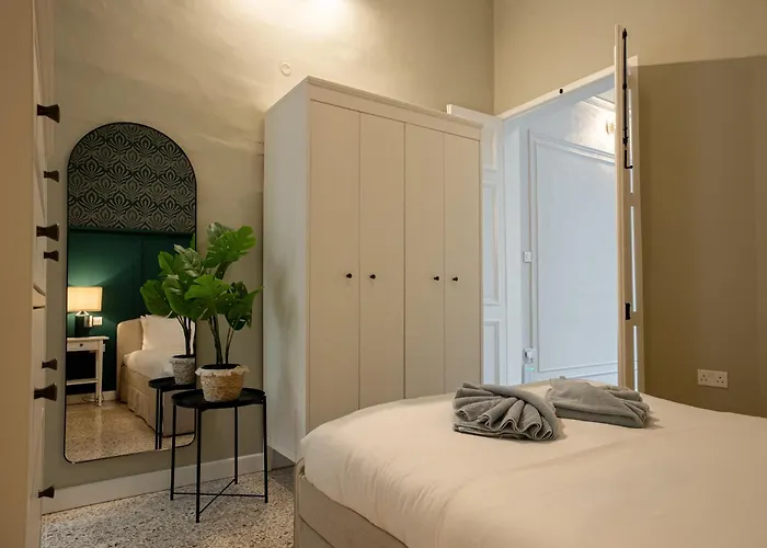 Case de vacanță Sumptuous 2 Bedrooms Townhouse With Large Roof Terrace, Hot Tub & Sea View Gostj-2 *