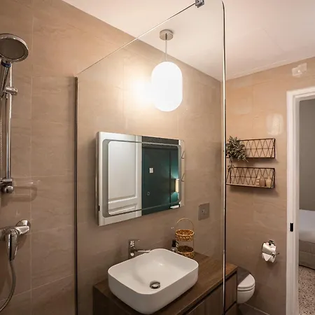 Casa de Férias Sumptuous 2 Bedrooms Townhouse With Large Roof Terrace, Hot Tub & Sea View Gostj-2 St. Julian's