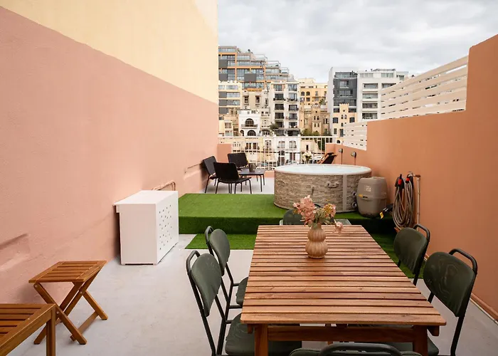 Sumptuous 2 Bedrooms Townhouse With Large Roof Terrace, Hot Tub & Sea View Gostj-2 * Saint Julian's