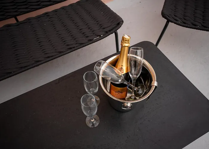 Sumptuous 2 Bedrooms Townhouse With Large Roof Terrace, Hot Tub & Sea View Gostj-2