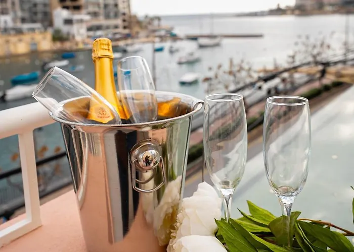 Sumptuous 2 Bedrooms Townhouse With Large Roof Terrace, Hot Tub & Sea View Gostj-2 Saint Julian's