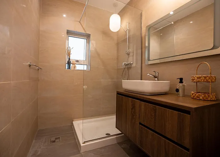 בית נופש Sumptuous 2 Bedrooms Townhouse With Large Roof Terrace, Hot Tub & Sea View Gostj-2 Saint Julian's