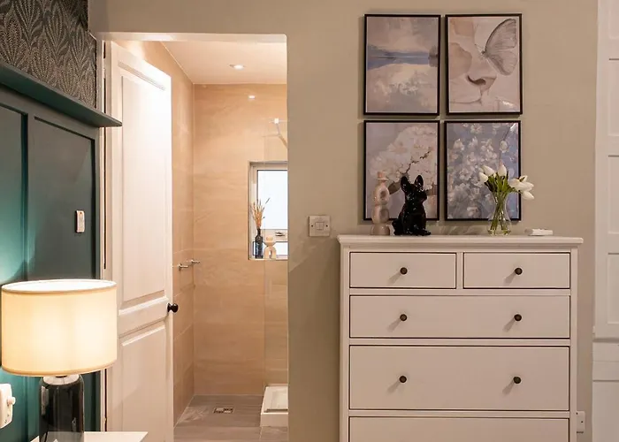 Sumptuous 2 Bedrooms Townhouse With Large Roof Terrace, Hot Tub & Sea View Gostj-2 בית נופש Saint Julian's