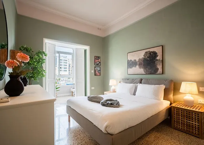 בית נופש Sumptuous 2 Bedrooms Townhouse With Large Roof Terrace, Hot Tub & Sea View Gostj-2 *