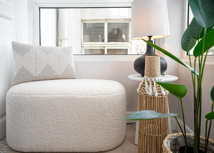 Sumptuous 2 Bedrooms Townhouse With Large Roof Terrace, Hot Tub & Sea View Gostj-2 בית נופש *