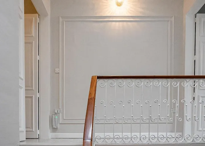 Sumptuous 2 Bedrooms Townhouse With Large Roof Terrace, Hot Tub & Sea View Gostj-2 *