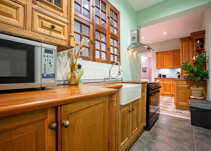 Sumptuous 2 Bedrooms Townhouse With Large Roof Terrace, Hot Tub & Sea View Gostj-2 בית נופש Saint Julian's